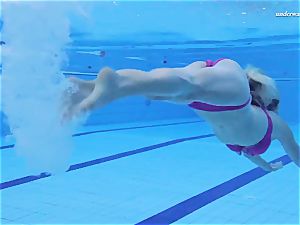 super hot Elena showcases what she can do under water